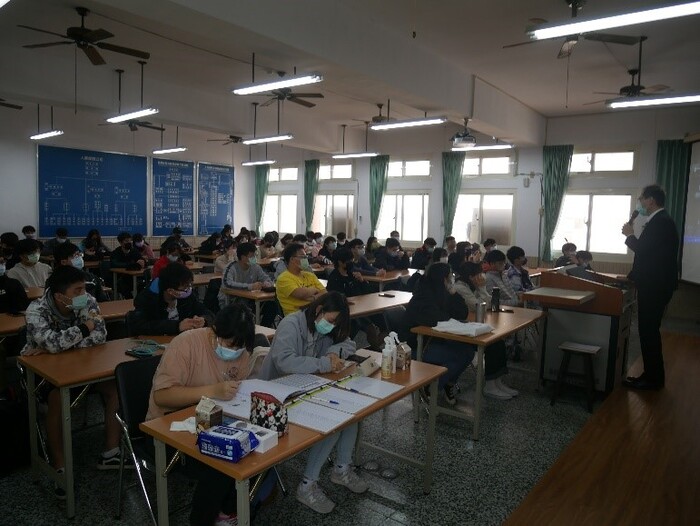 元大期貨吳昇威協理主講財金系自主學習講座圖片