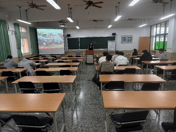 114年11月19日講師與學生照片1圖片