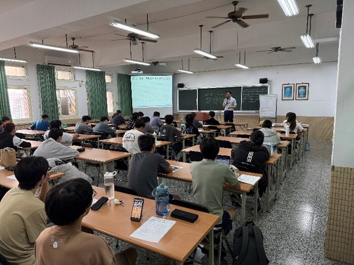 114年10月29日講師與學生照片1圖片