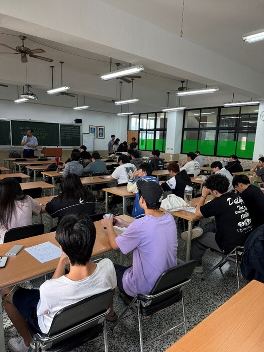 114年10月29日講師與學生照片3圖片