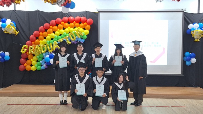 頒發112學年度系學會幹部熱心服務獎圖片