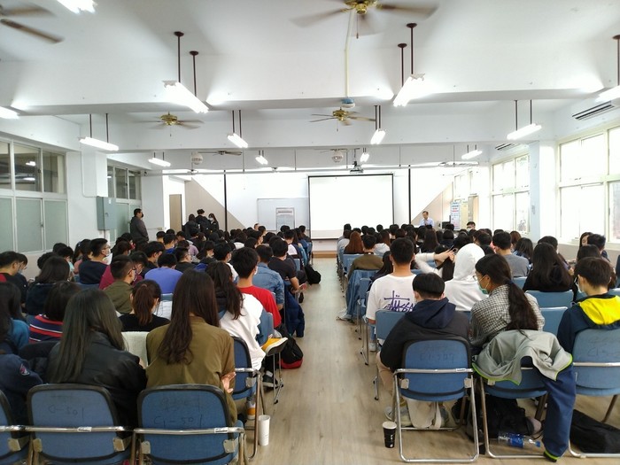 財金系系週會暨師生座談會出席同學約170人。